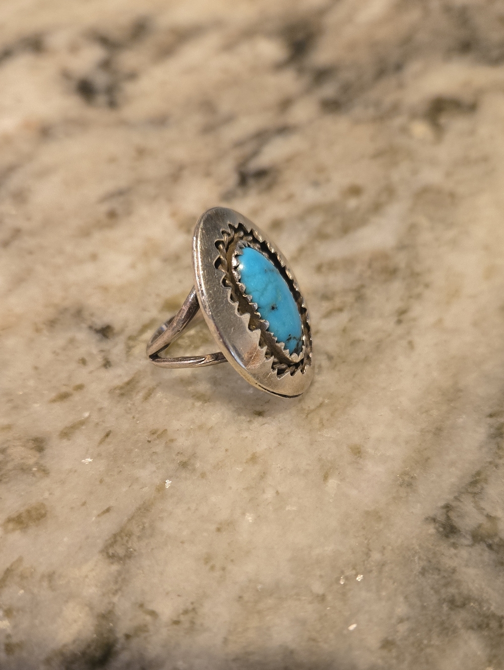 Navajo Design Turquoise Ring - Picture 2 of 11